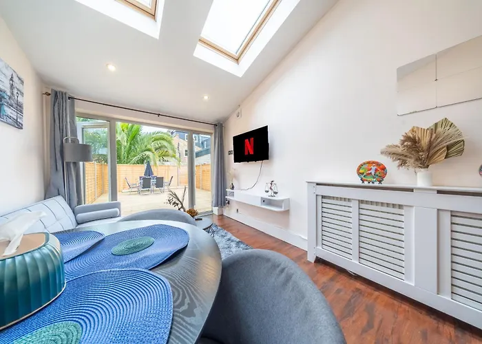Beautiful 2 Bedroom With Private Garden In Wimbledon - Minutes From Central London
