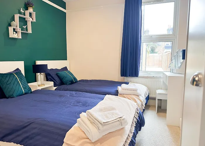 Beautiful 2 Bedroom With Private Garden In Wimbledon - Minutes From Central London